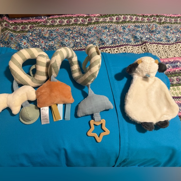 Itzy Ritzy Farm Animal Activity/Car seat Toy - Picture 2 of 3